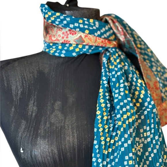 Elegant Blue and Red Women's Scarf - Picture 4 of 14